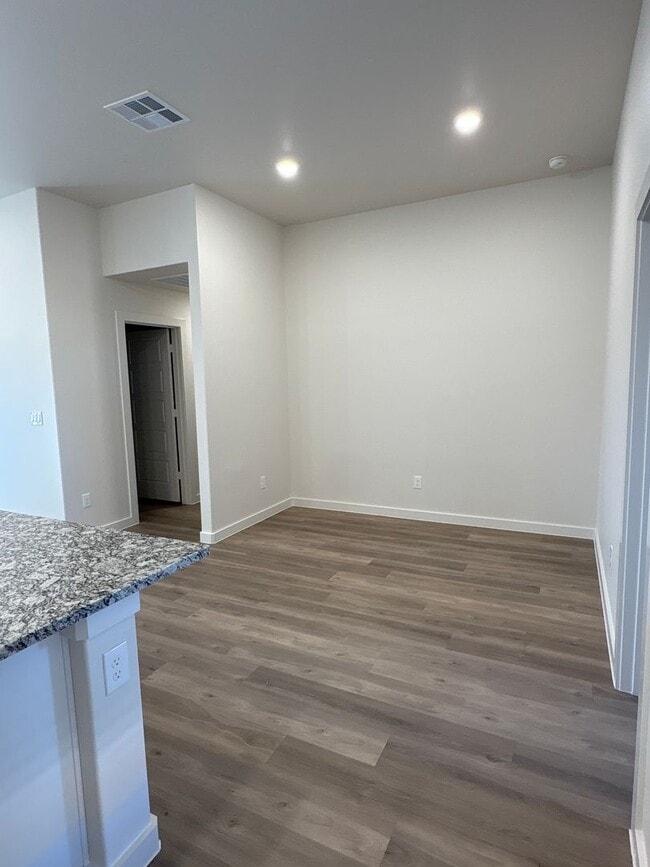 Building Photo - 2513 Is THE ONE for me!