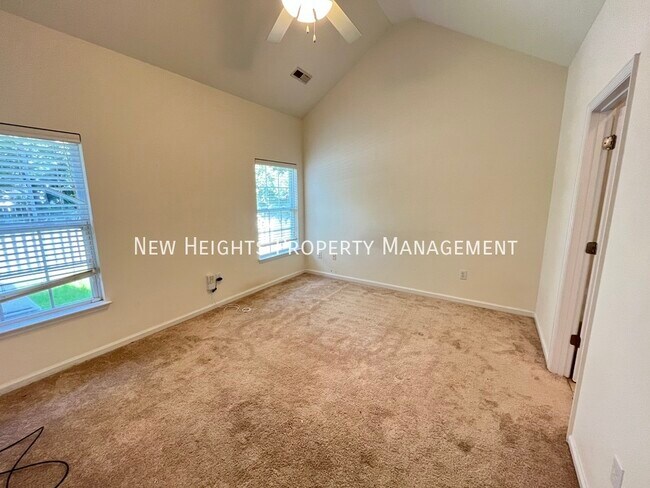 Building Photo - Spacious Townhouse at Grand Oaks Plantation!!