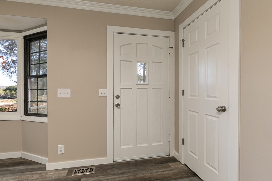 Building Photo - 137 Wallen Blf