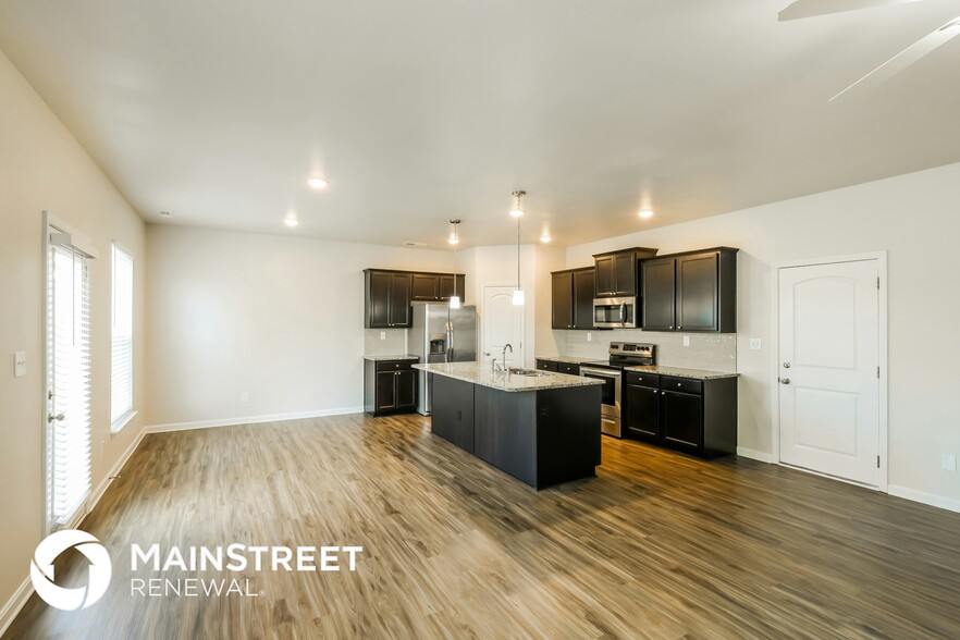 Building Photo - 7907 Cascade Falls Cove