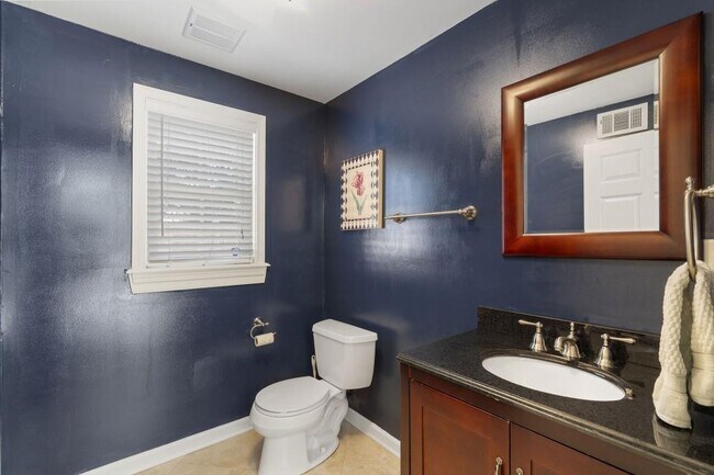 Building Photo - 97 Huntington Rd NE