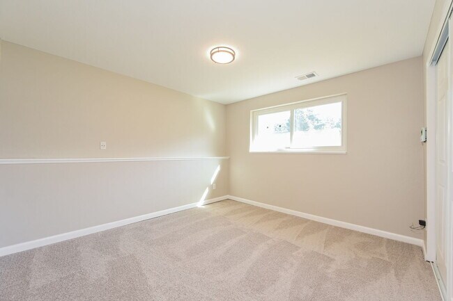 Building Photo - "Charming 4-Bedroom Home with 2 Full Baths...