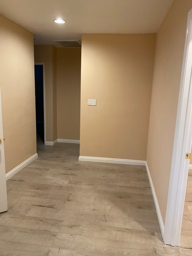 Building Photo - 5325 Glickman Ave