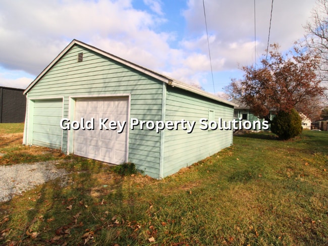 Building Photo - Huge 2 BR 1 BA with Garage and Covered Porch (NO SECTION 8)