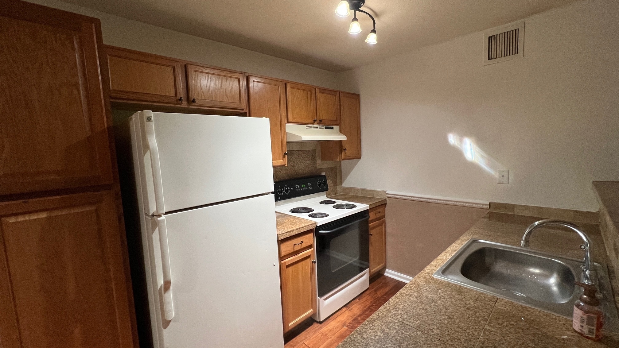 Building Photo - 8740 Corona St