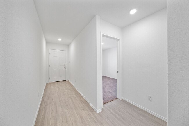 Building Photo - 9311 Selene Pl