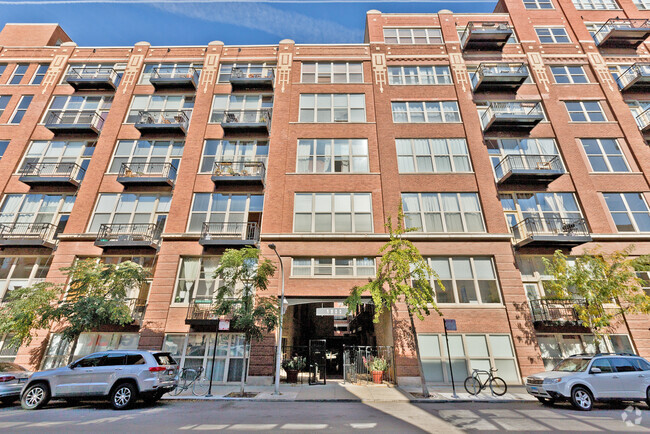 Building Photo - 1500 W Monroe St