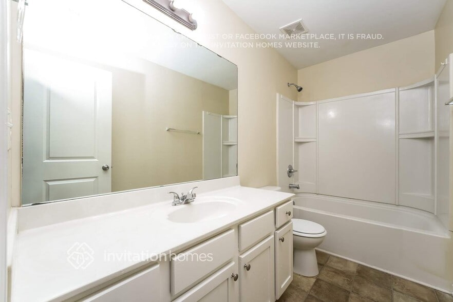 Building Photo - 3447 Rosebud Park Dr