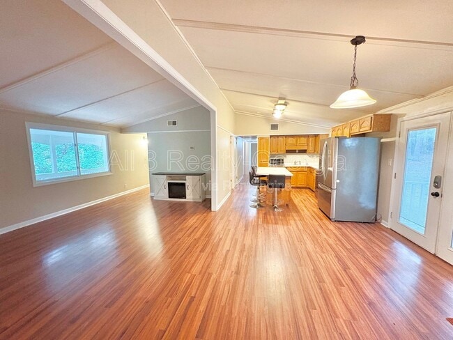 Building Photo - 435 Sherwood Rd