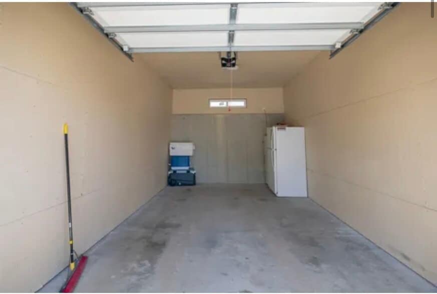 Building Photo - 3030 Saddle Dr