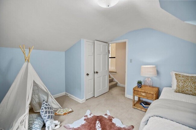 Building Photo - 5160 N Kent Ave