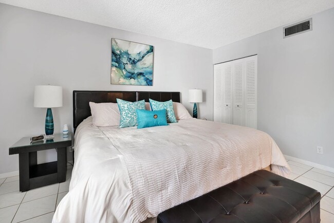 Building Photo - 1605 US-1