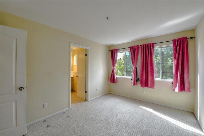 Building Photo - 990 Alpine Terrace