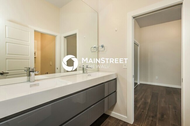 Building Photo - 3 Bedroom Pet-Friendly Home in Oklahoma City, OK with Main Street Renewal