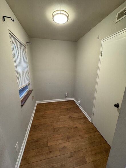 Bonus Room - 6803 Plainfield Rd