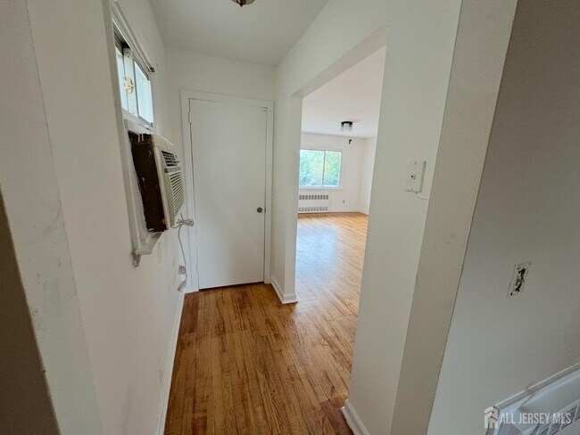 Building Photo - 304 Woodcliff Ave