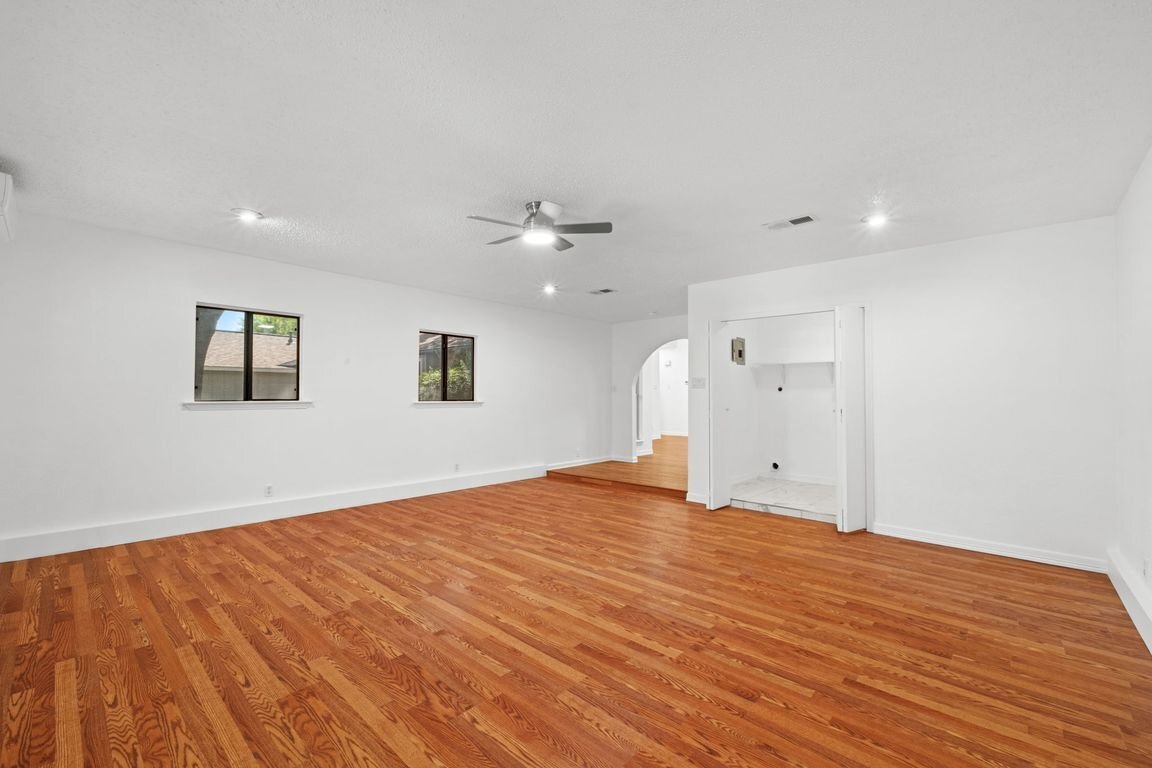 Building Photo - 13934 Mission Valley