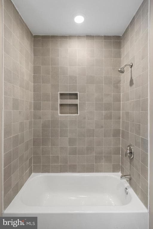 Building Photo - 945 Ashburton St