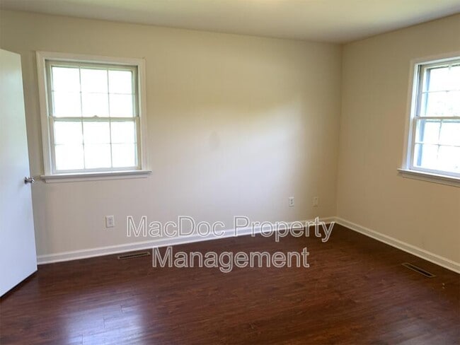 Building Photo - 918 Churchill Dr