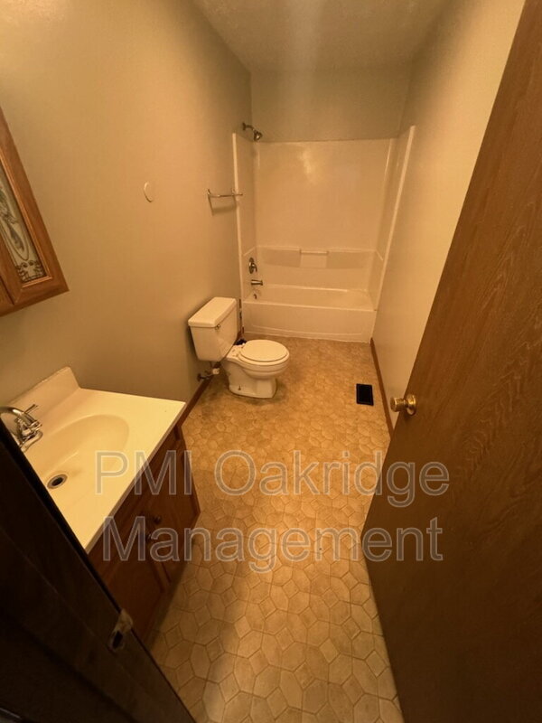 Building Photo - 205 Debbie Dr