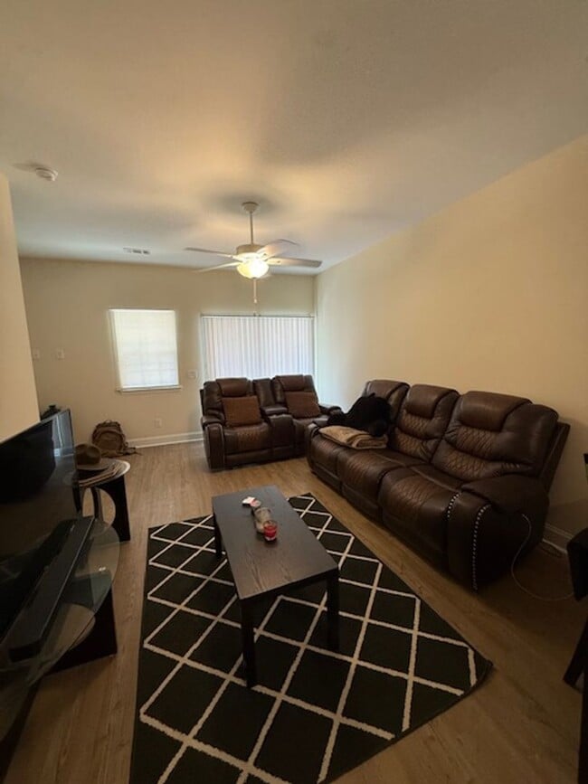 Building Photo - Two Bedroom Townhome