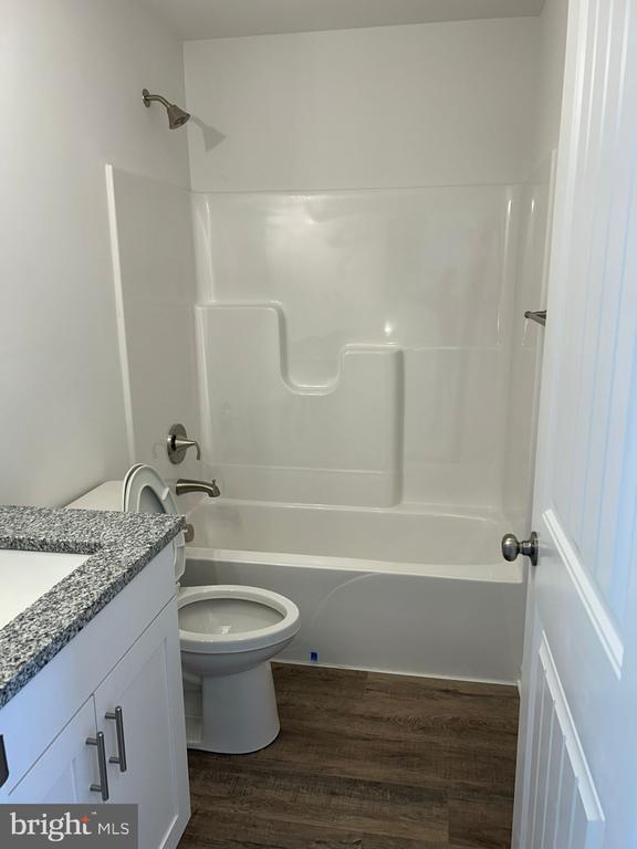 Building Photo - 364 Avon Dr