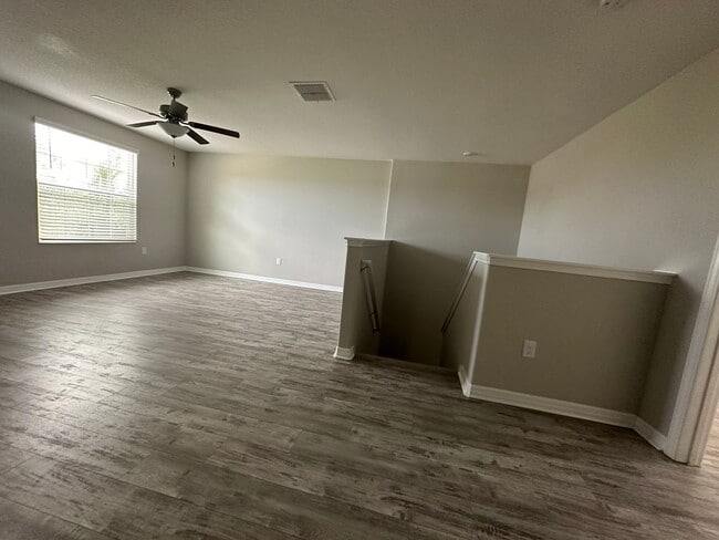 Building Photo - Beautiful 6 Bedroom Home