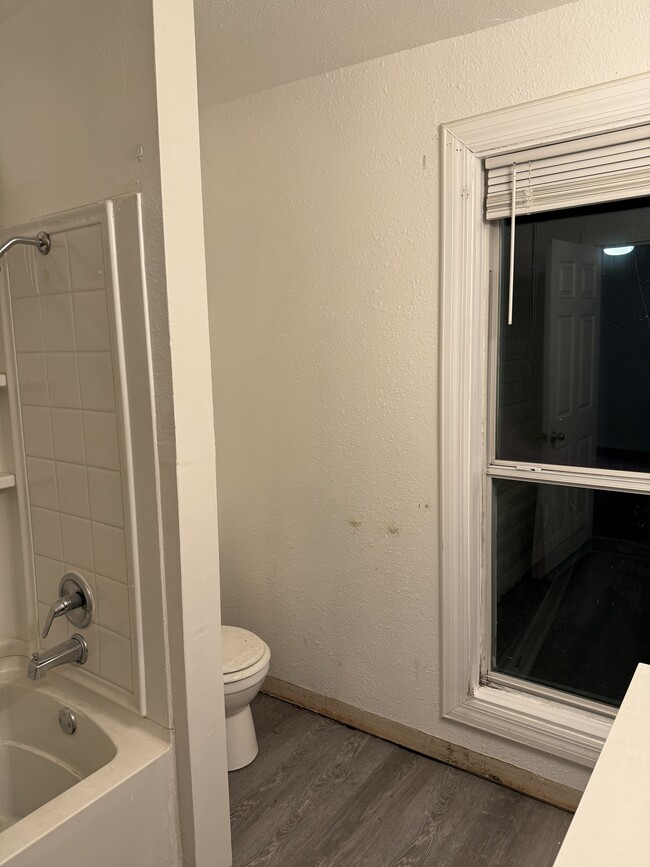 Building Photo - 306 N Cleveland Ave