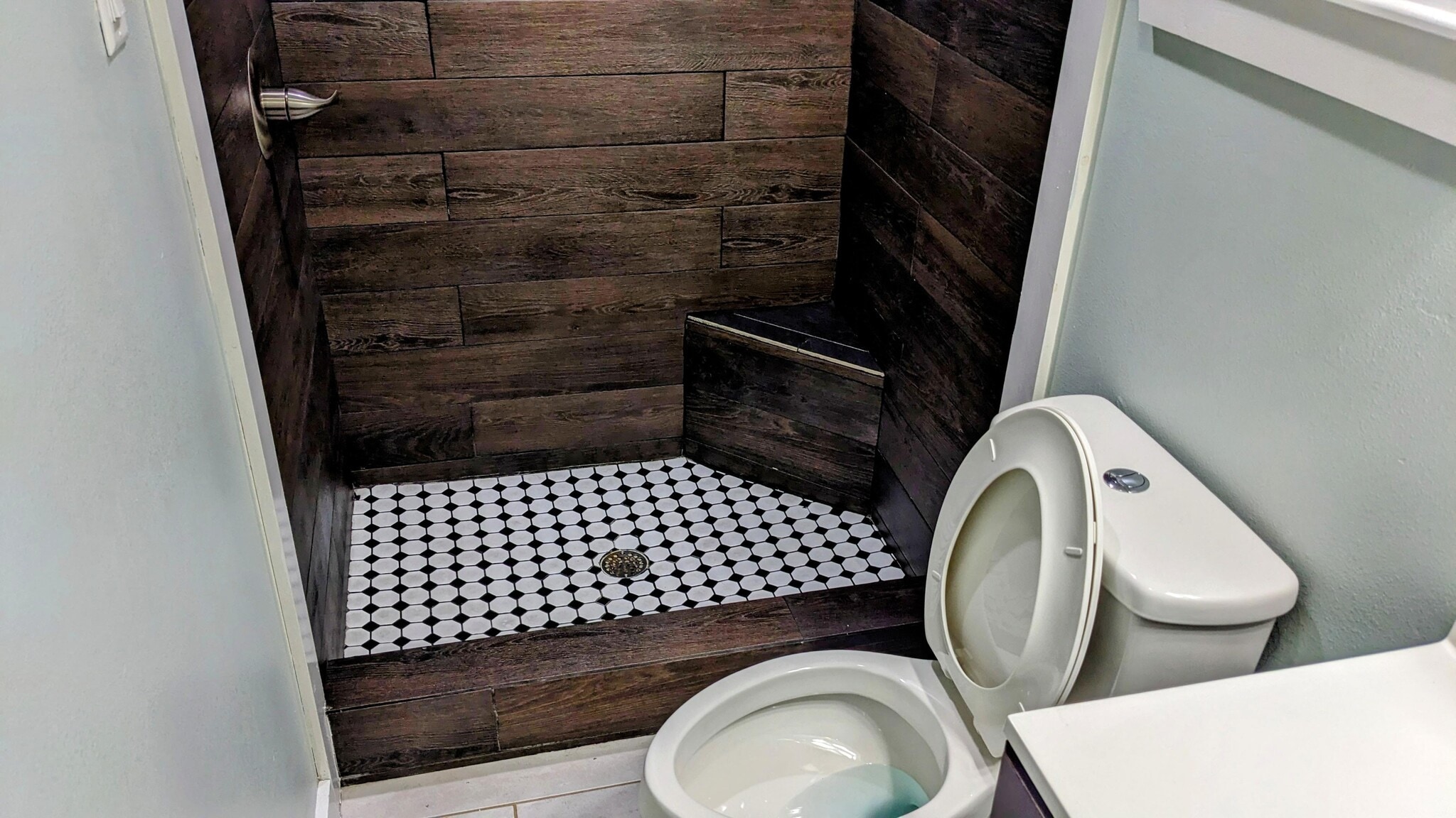 Building Photo - 917 Hendricks Ave