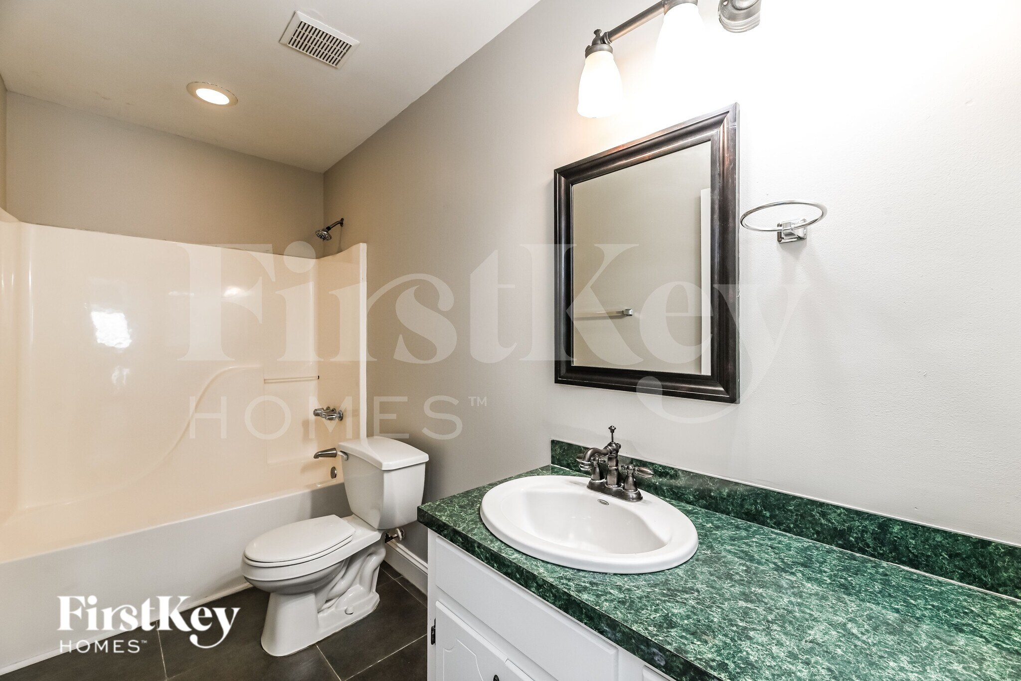 Building Photo - 118 Wilton St