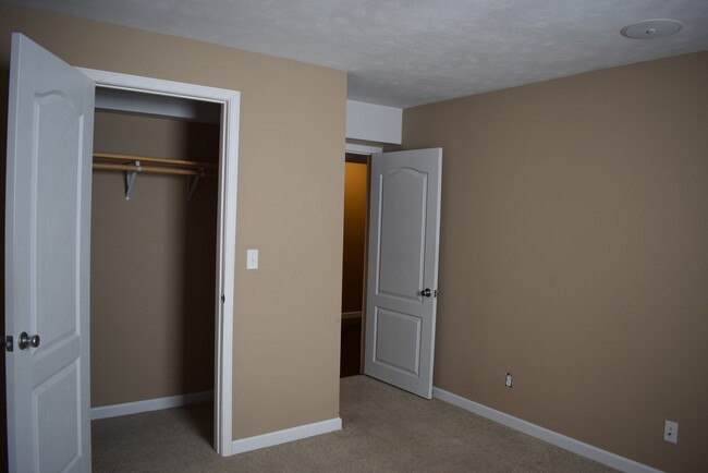 Building Photo - Beautiful spacious home in Waynesville