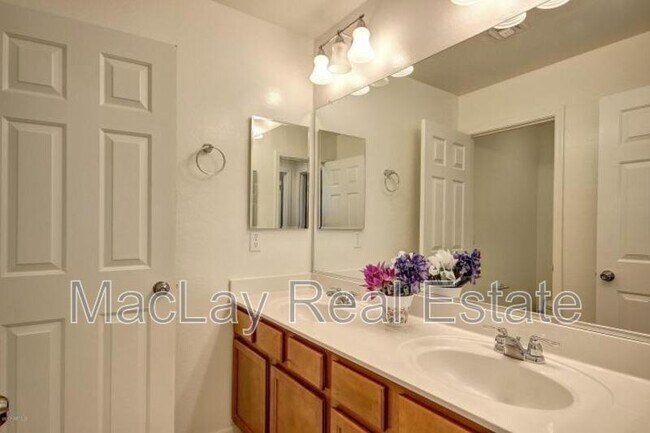 Building Photo - 3946 E Blue Spruce Ln