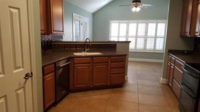 Building Photo - 2108 Cherokee Dr