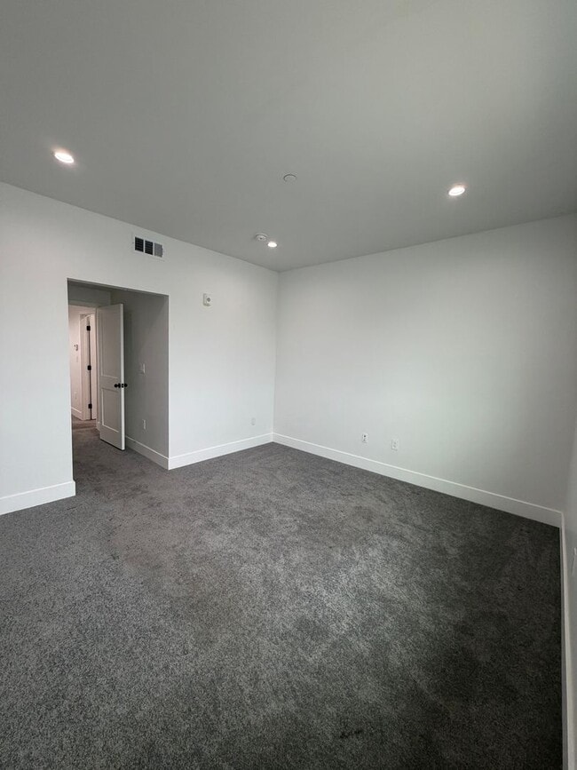 Building Photo - 6905 Ben Ave