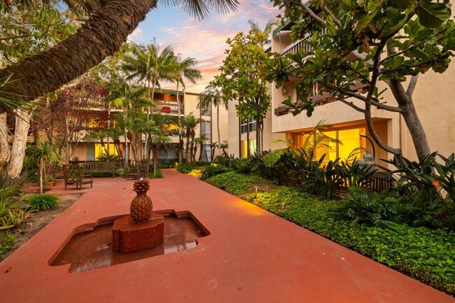 Building Photo - 6333 La Jolla Blvd