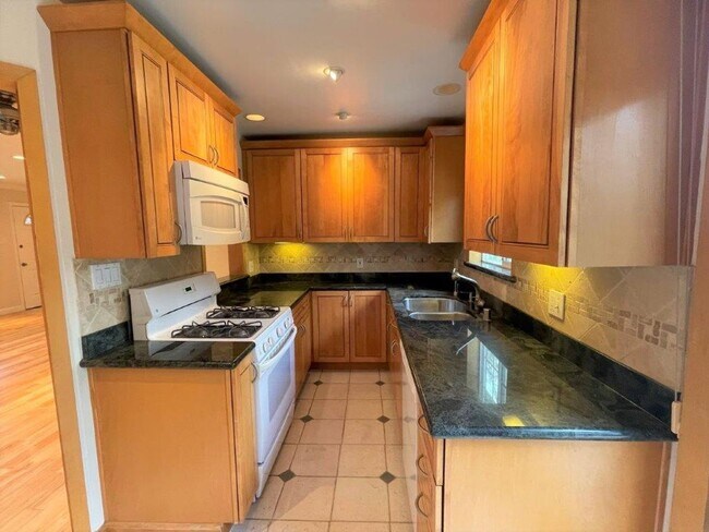 Building Photo - Concord! Beautiful fully remodeled 3 bedro...