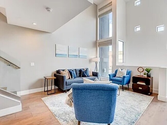 Building Photo - RARE Luxurious 3 Bedroom + Office in Hillcrest / Mission Hills