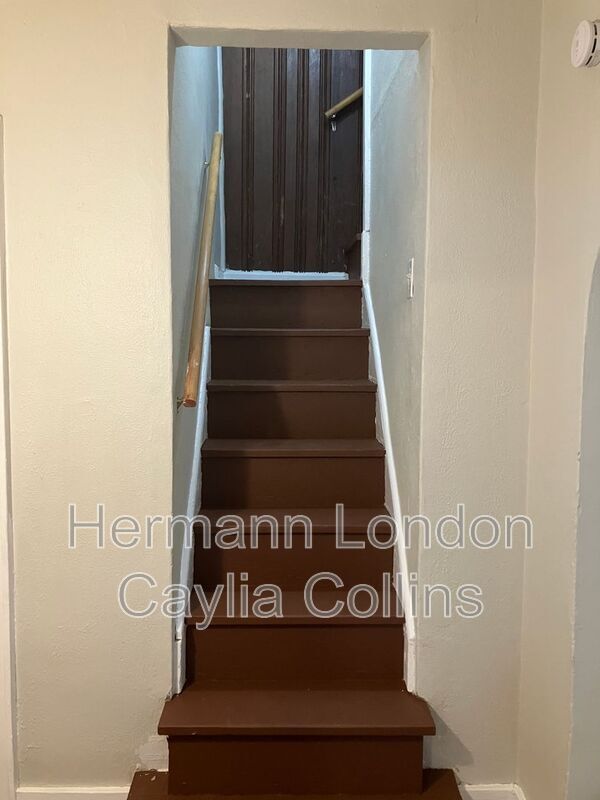 Building Photo - 135 Hereford Ave