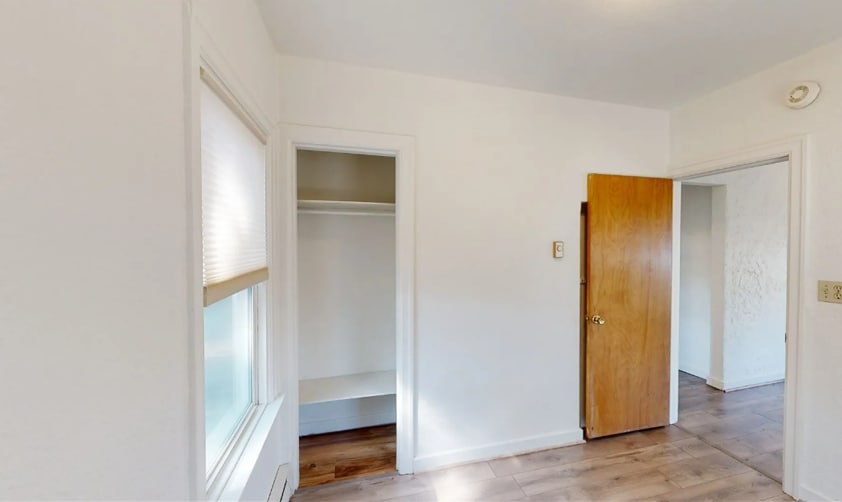 1st BR - 605 W Whitman Dr