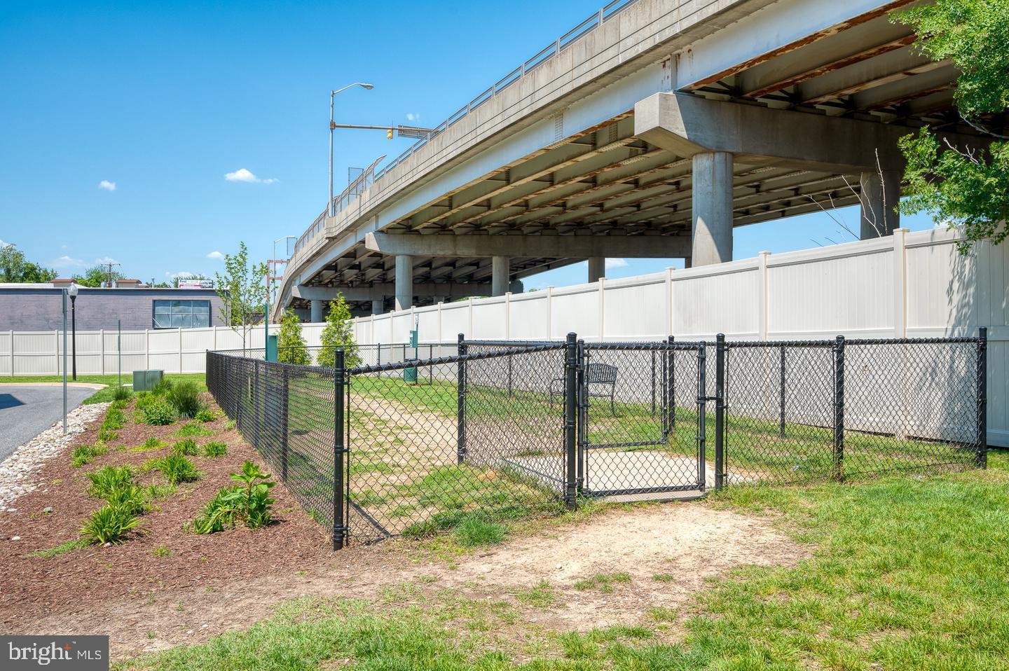 Building Photo - 201 S Macon St