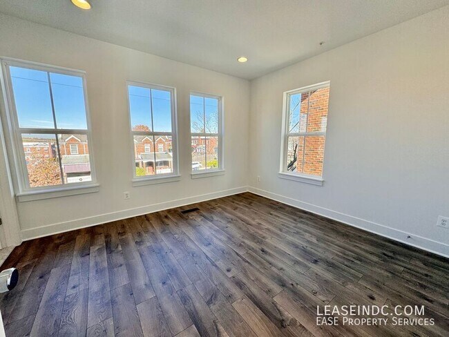 Building Photo - 1207 Allison St NE