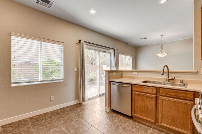 Building Photo - Beautiful 4 bedroom 3 bath home in Mountai...