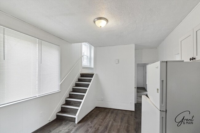 Building Photo - $1495 - 4 Bedroom/2 Bath Home in Islandview