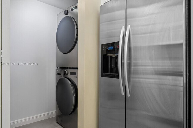 Building Photo - 1755 E Hallandale Beach Blvd