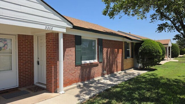 Building Photo - 3208 W Kansas Ave