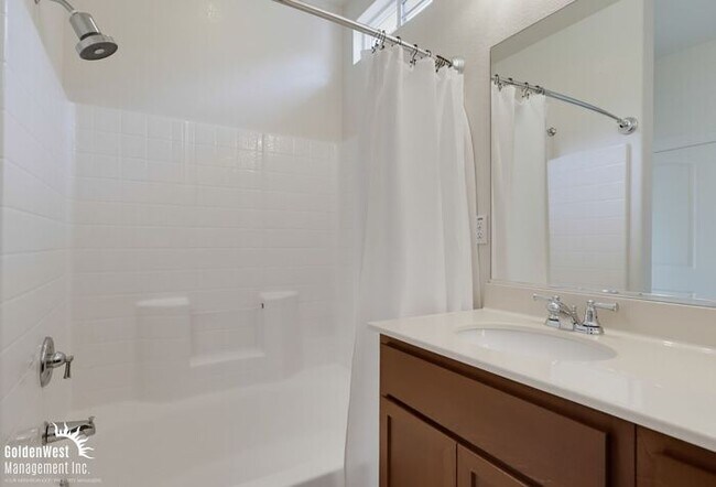 Building Photo - Modern 2Bdm 2Ba Condo in Desirable Chula Vista Community!