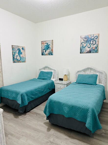 Building Photo - 1002 Gran Bahama Blvd
