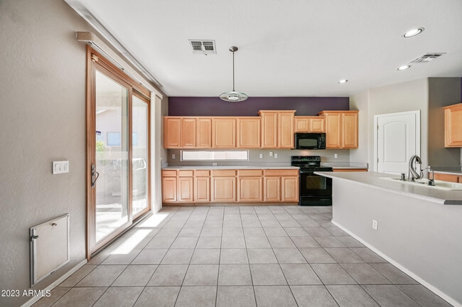 Building Photo - 1453 E Saragosa St