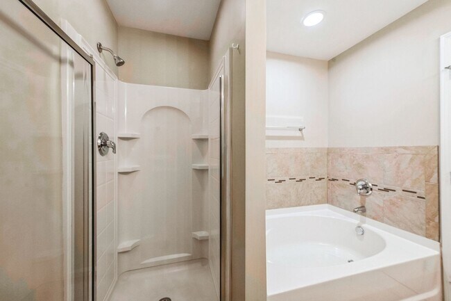 Building Photo - Spacious 3BR Townhome in Apex