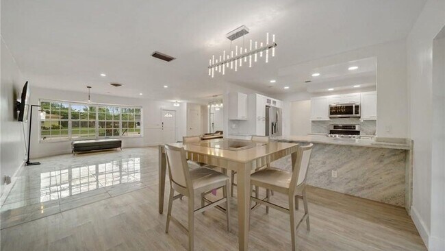 Building Photo - 4115 Madison St